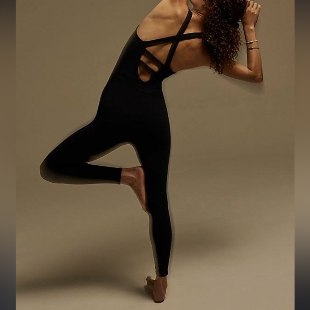 FP MOVEMENT FREE THROW ONESIE SIZE M BLACK RIBBED